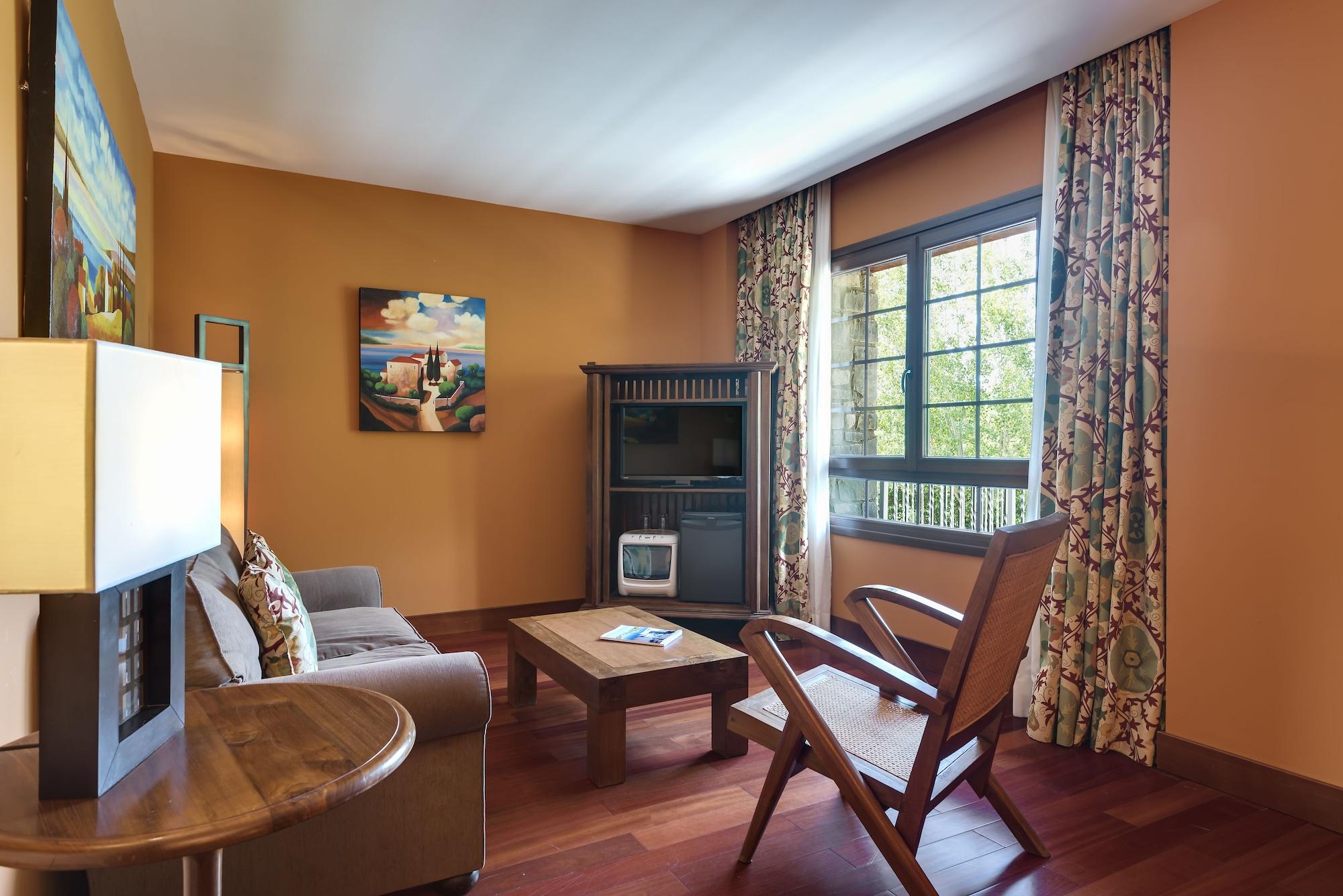 Hotel & Spa Monasterio De Boltaña Eksteriør bilde A living room