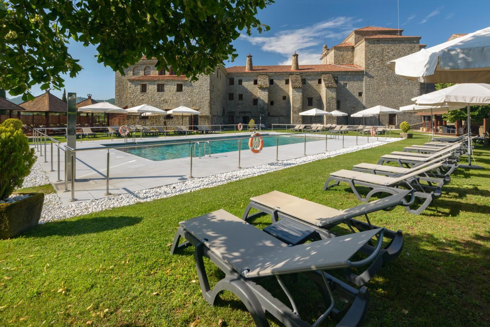 Hotel & Spa Monasterio De Boltaña Eksteriør bilde The swimming pool at the hotel