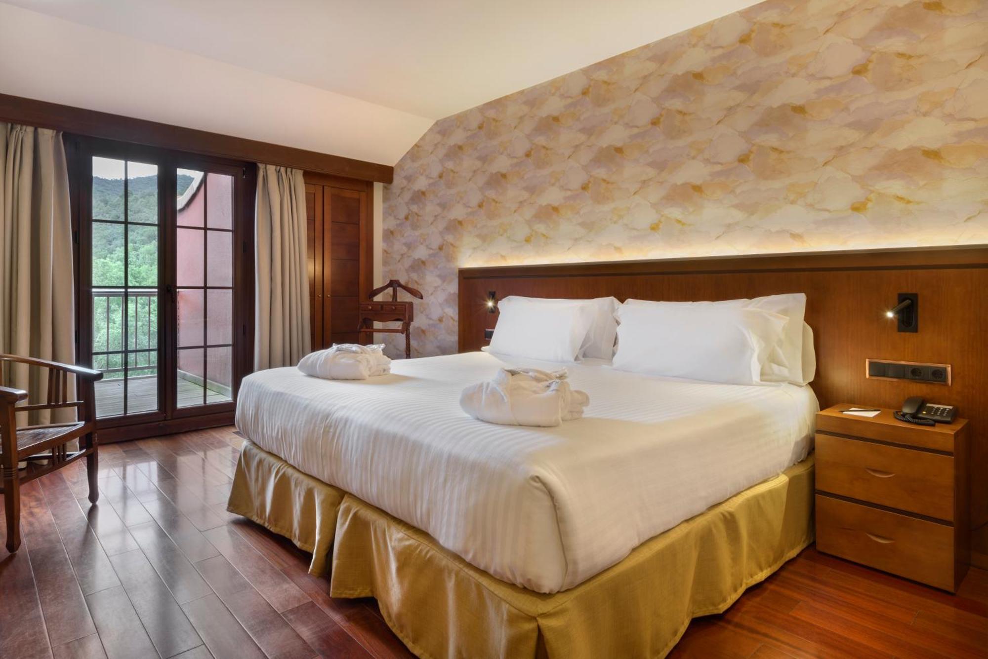 Hotel & Spa Monasterio De Boltaña Eksteriør bilde Deluxe room