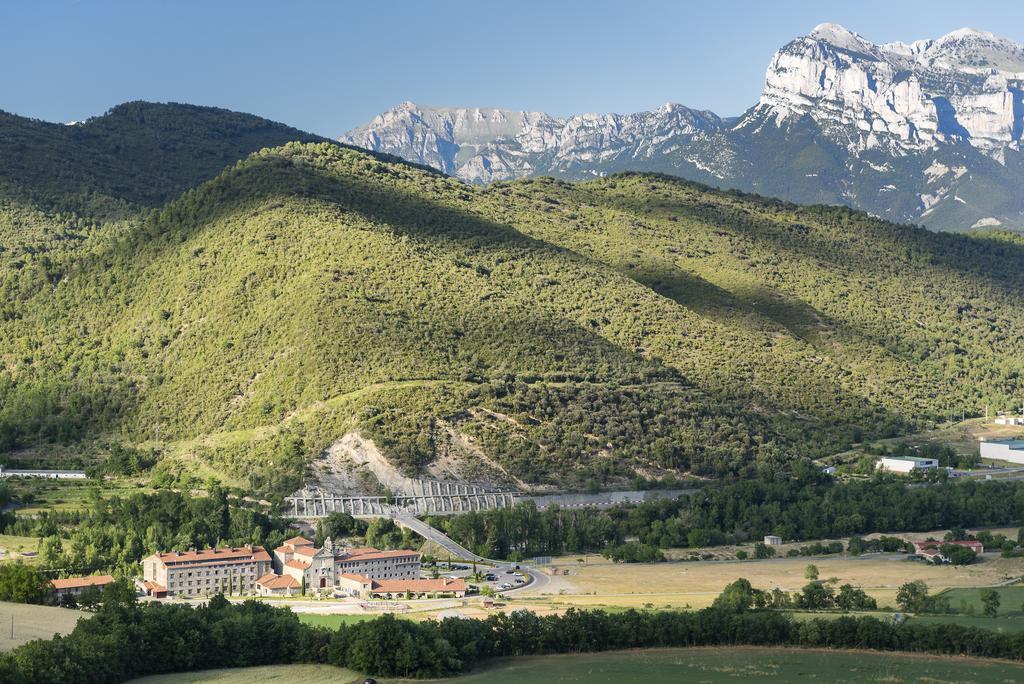 Hotel & Spa Monasterio De Boltaña Eksteriør bilde A general view of Montferrat