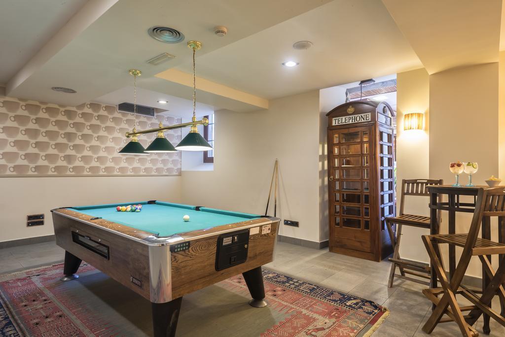 Hotel & Spa Monasterio De Boltaña Eksteriør bilde The games room